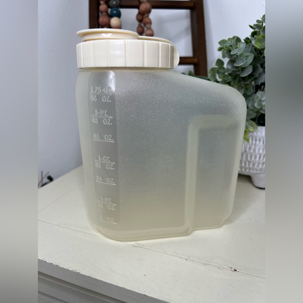 Rubbermaid Servin’ Saver 1.75 Quart Beverage Container